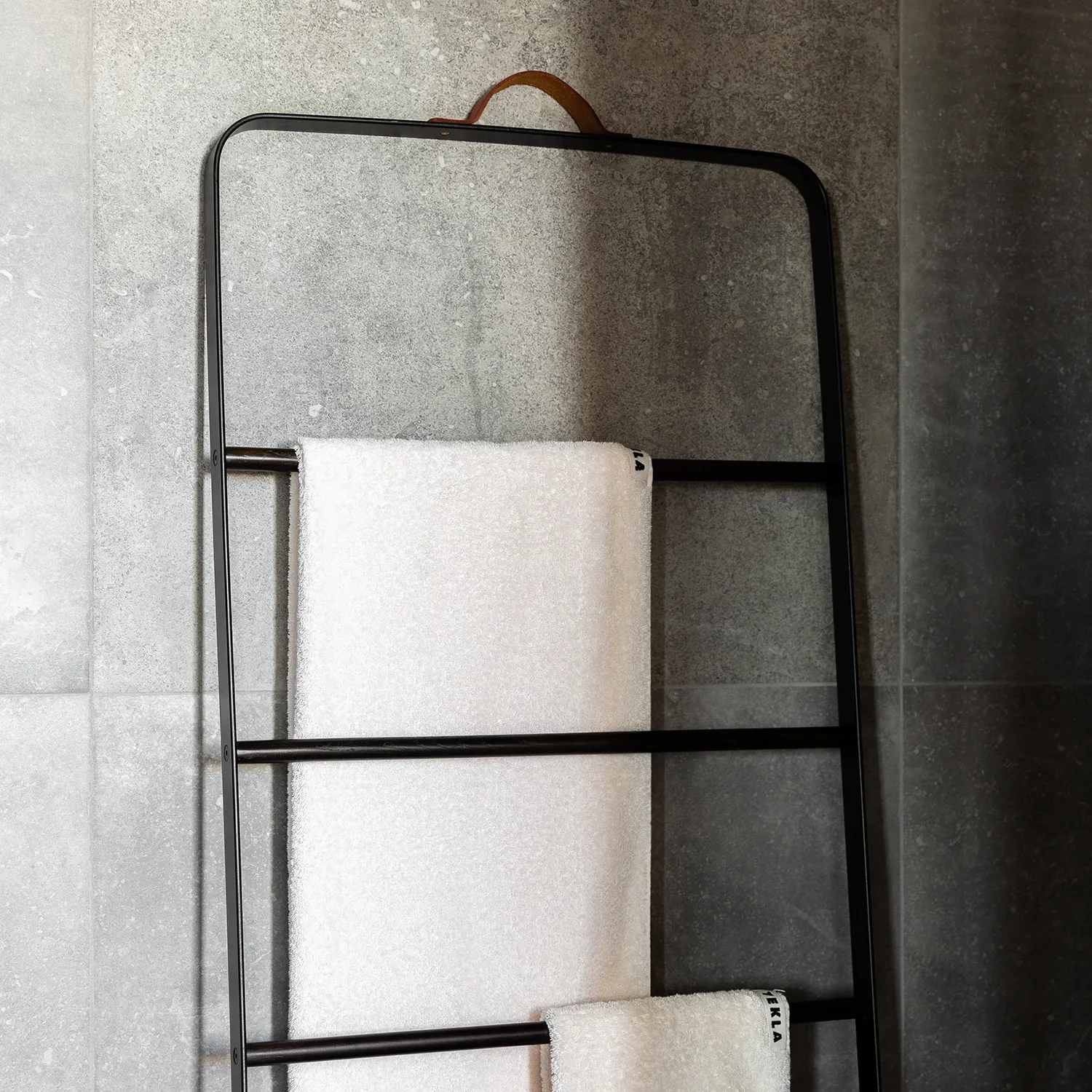 audo copenhagen (menu) | norm towel ladder | black   dark oak