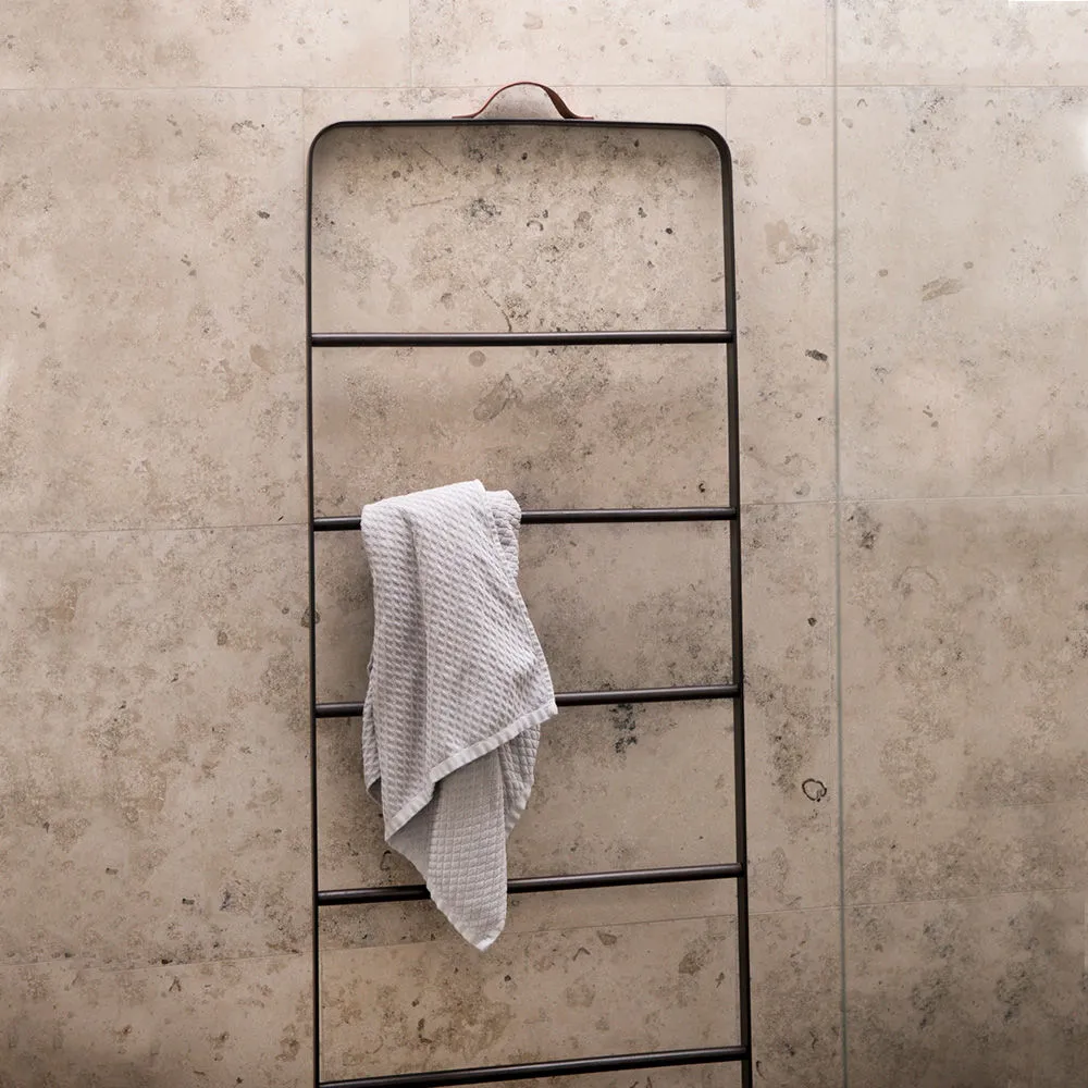 audo copenhagen (menu) | norm towel ladder | black   dark oak