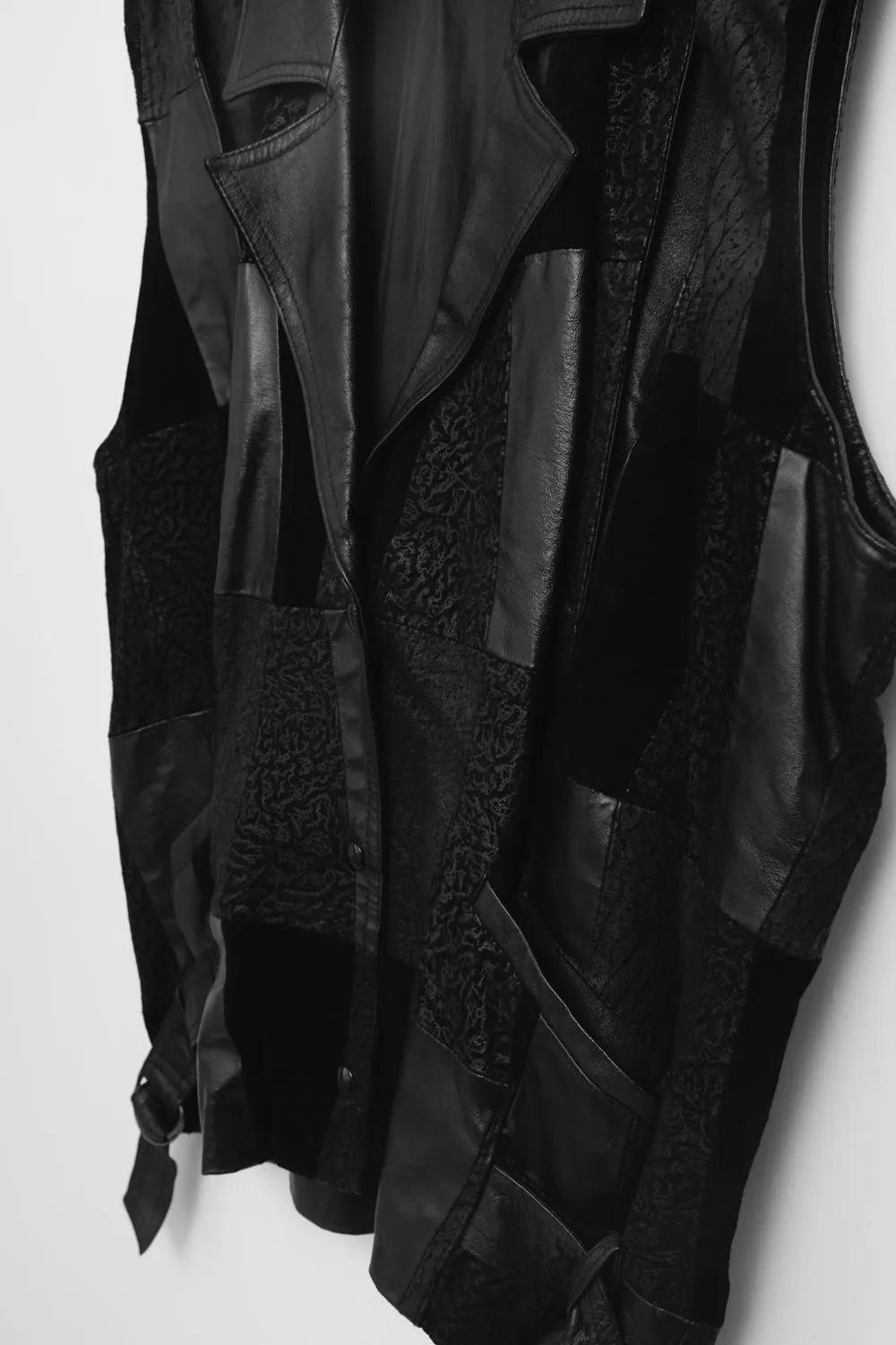 BLACK LEATHER VINTAGE OVERSIZE VEST